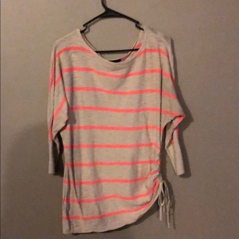 Casual shirt, pairs great with leggings